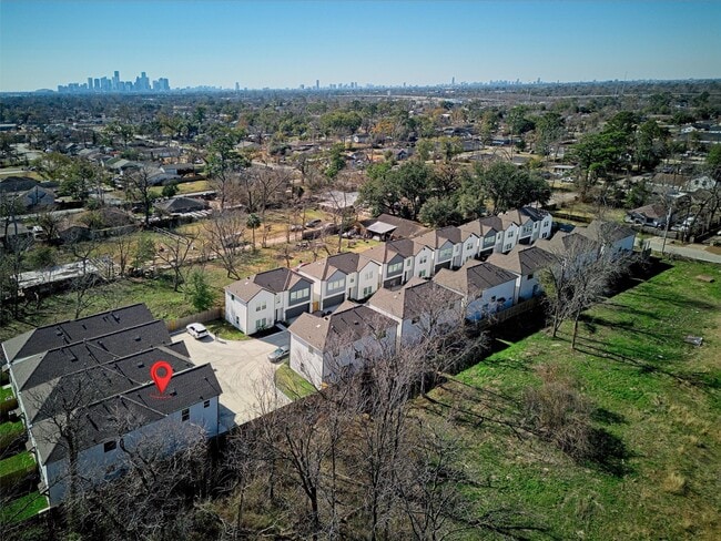 Foto del edificio - 8014 Huntington Spgs Ln