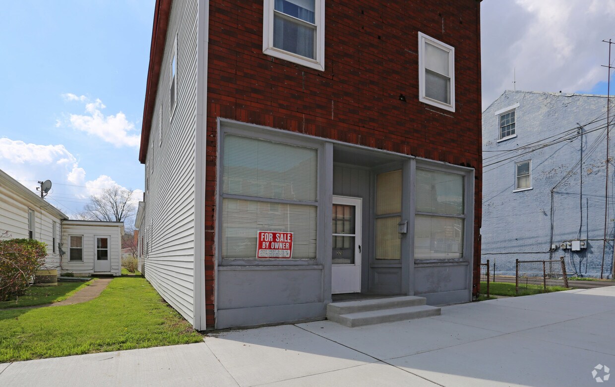 Building Photo - 320 Main St