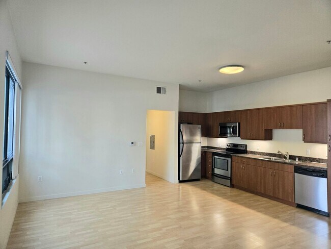 Foto del edificio - Beautiful 2Bd/2Ba In Cortez Hill With Grea...