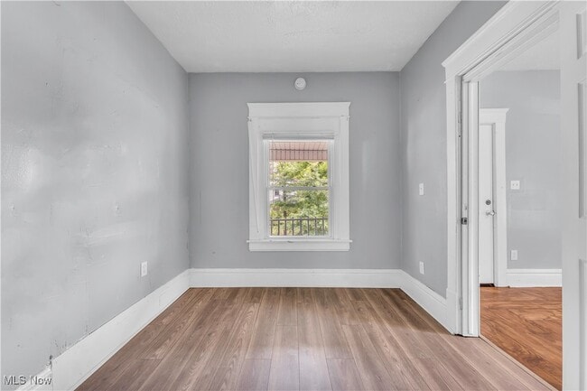 Building Photo - 1174 La Croix Ave