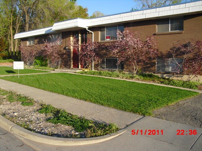 Building Photo - 1786 E Lincoln Ln