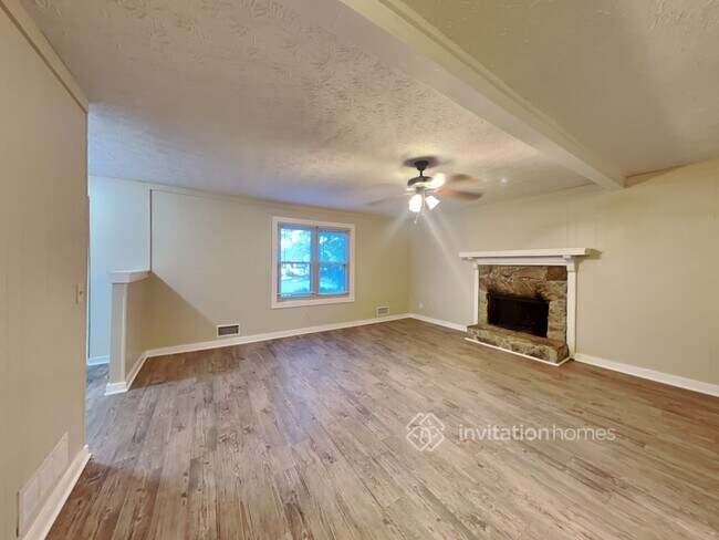 Building Photo - 3330 Oak Dr SE