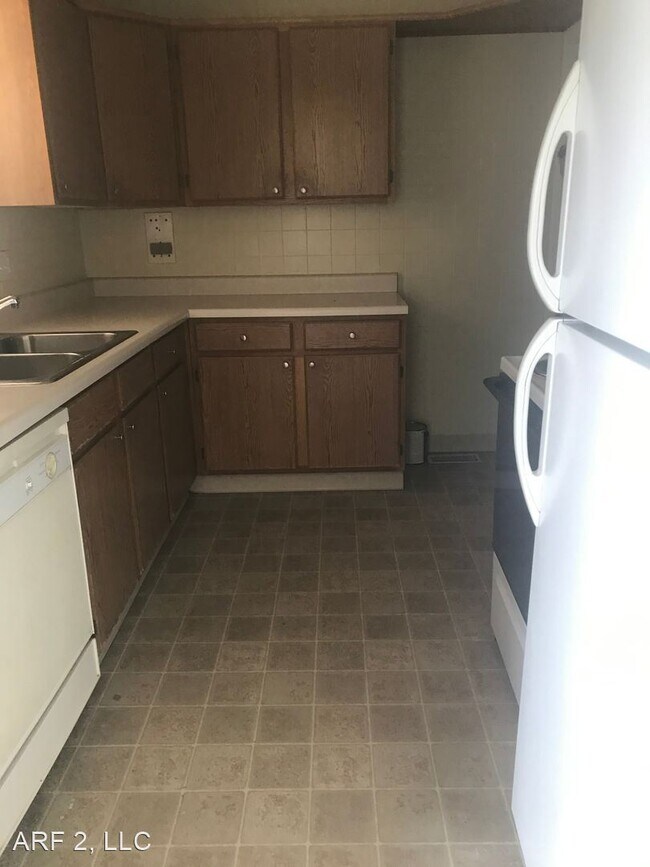 Building Photo - 2 br, 1 bath House - 10081 E 34th Street S