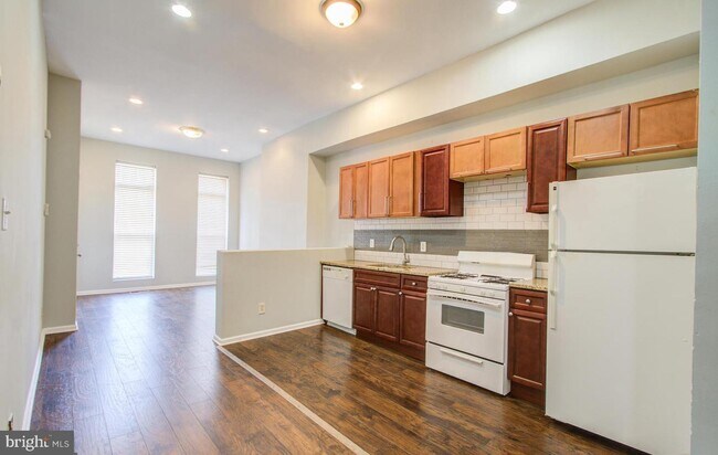 Building Photo - 604 N Fulton Ave