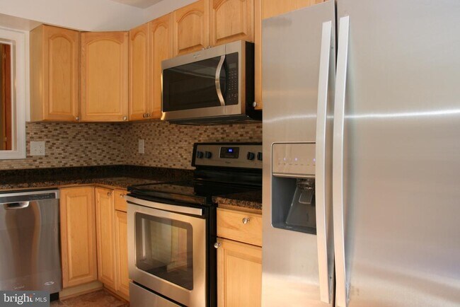 Building Photo - 8606 Dellway Ln