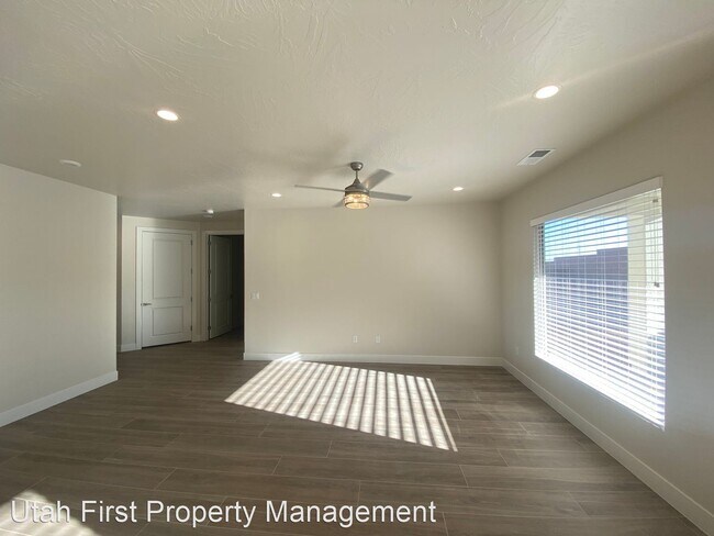Foto del edificio - 4 br, 2 bath House - 4551 Piper PL