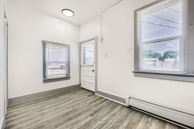 Foto del edificio - 2440 E Willamette Ave