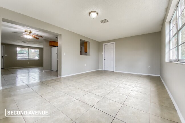 Foto del edificio - 4847 Elmwood St