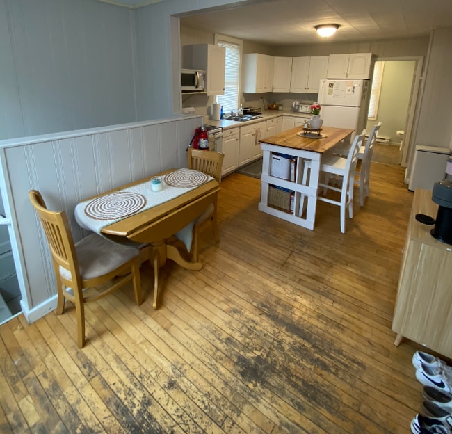 Building Photo - 1012 16th St N