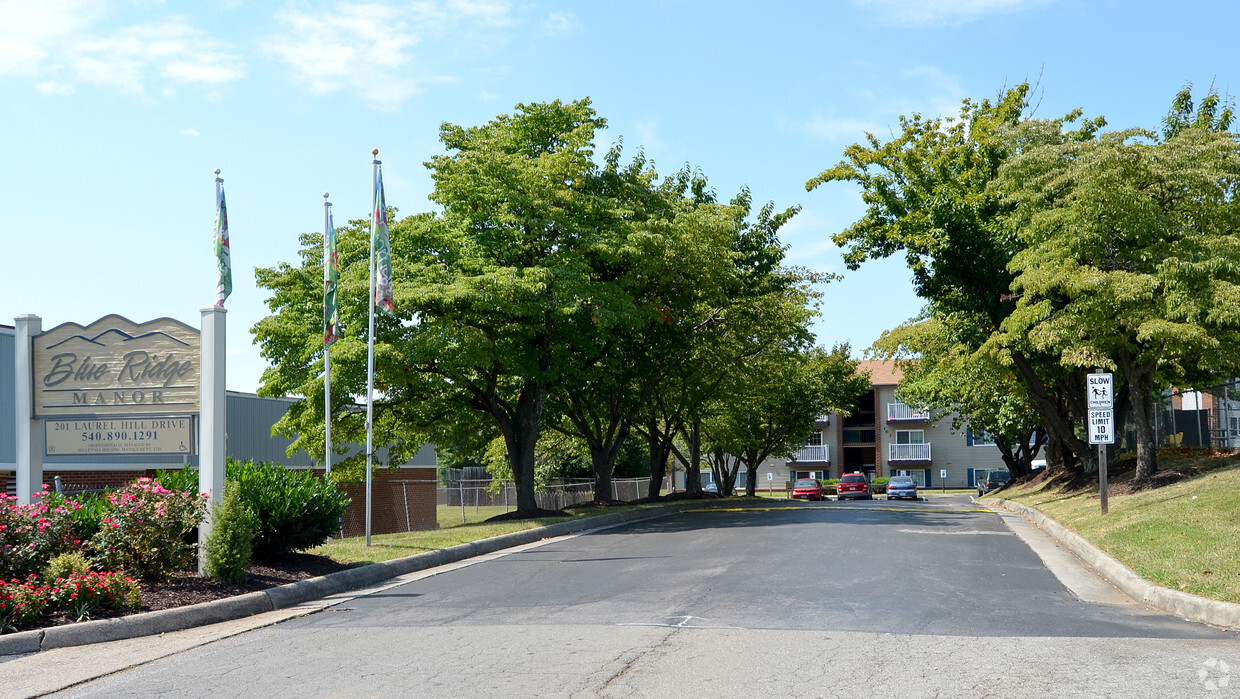 Foto principal - Blue Ridge Manor Apartments