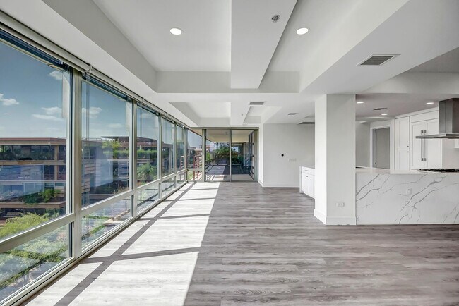 Building Photo - 7137 E Rancho Vista Dr