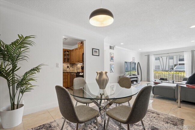 Building Photo - 6287 Bay Club Dr