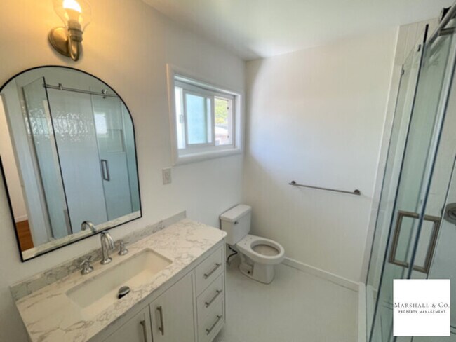 Foto del edificio - Walk 1 Block To Downtown! REMODELED 2BR/1B...