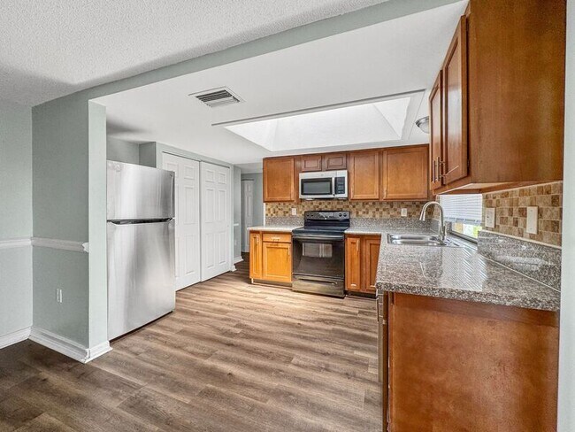 Building Photo - 7412 Sequoia Dr
