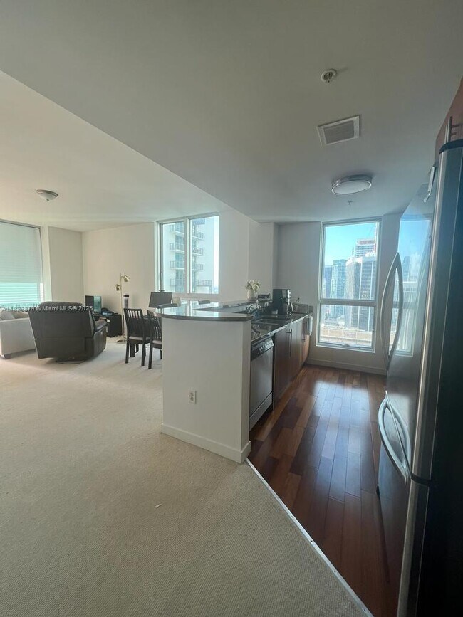 Building Photo - 300 S Biscayne Blvd