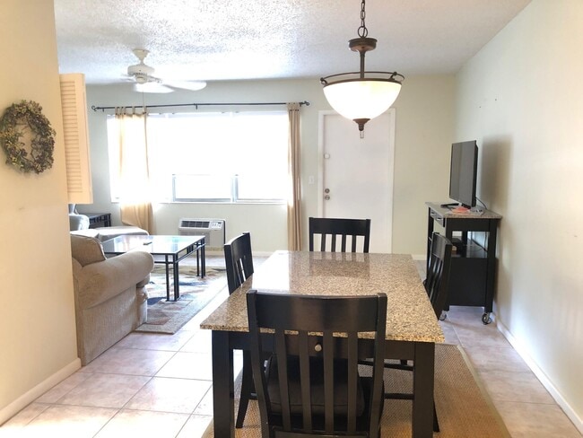 Building Photo - 32 Ventnor Dr