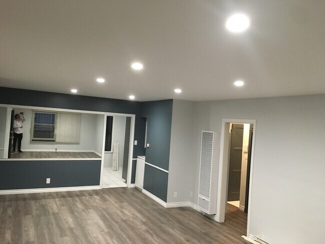 Foto del edificio - 1222 McClellan Dr