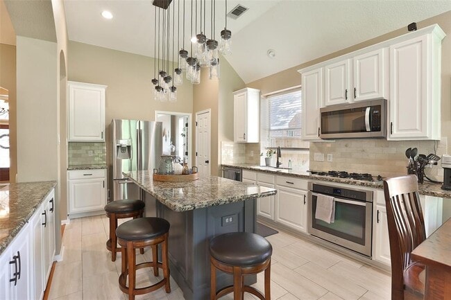 Building Photo - 8414 Green Valley Dr