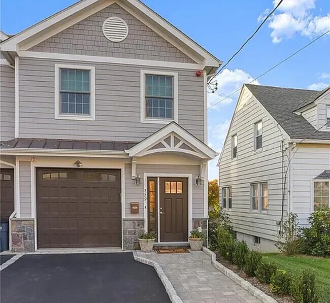 Photo - 229-229 Lincoln Ave Townhome