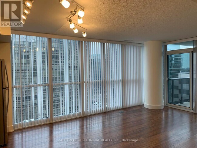Building Photo - 88 Sheppard Ave E