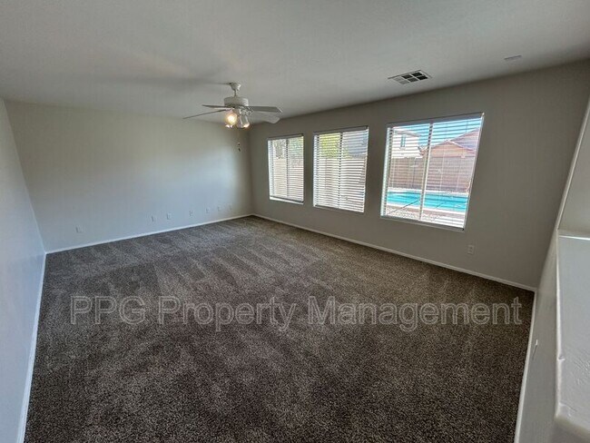 Foto del edificio - 17251 W Hilton Ave