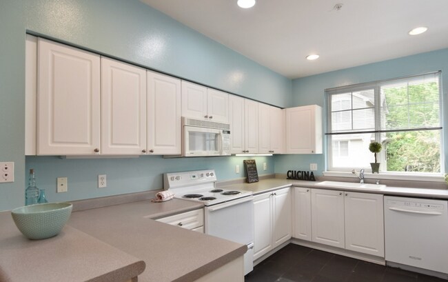 Foto del edificio - 16125 Juanita Woodinville Way NE