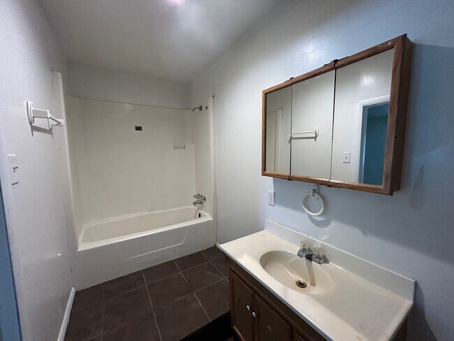 Foto del edificio - 712 Lakeview Dr
