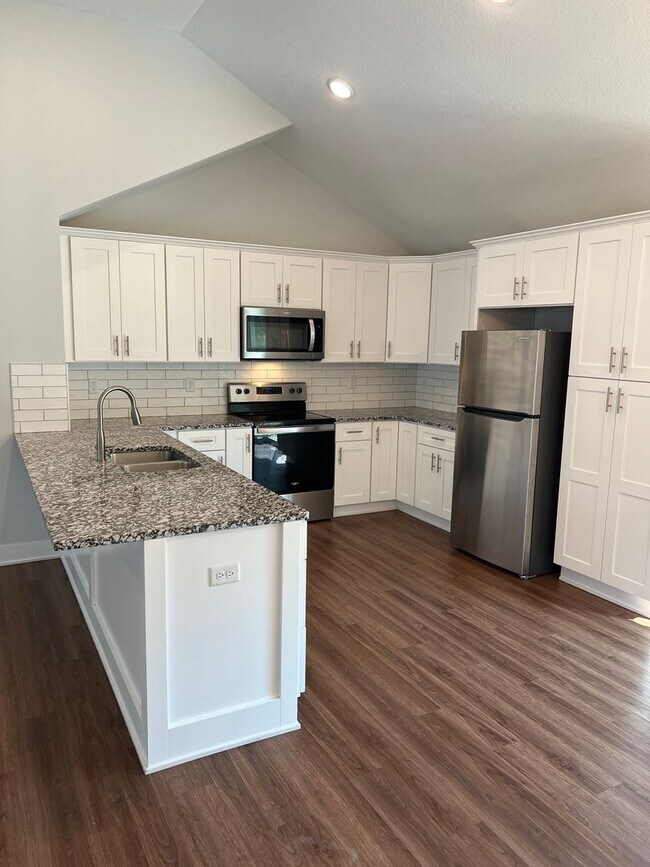 Foto del edificio - Don't miss out on this beautiful home!  Check out the Summer Special below!!