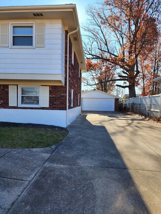 Foto del edificio - Beautiful 3 Bedroom 2 Bathroom Home