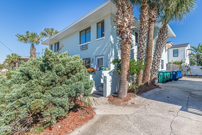 Building Photo - 1907 1st St