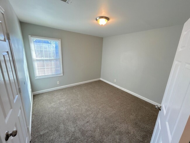 Building Photo - 3659 Kimball Ave