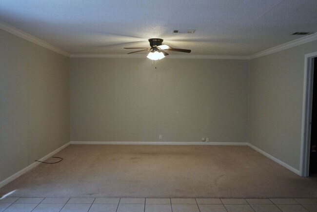 Building Photo - Remodeled Southern Hills Home