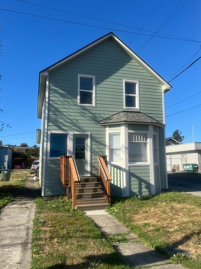 Building Photo - 410 E Champion St