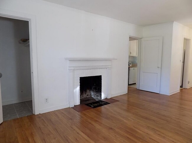 Building Photo - 1611 Lyndle Rd