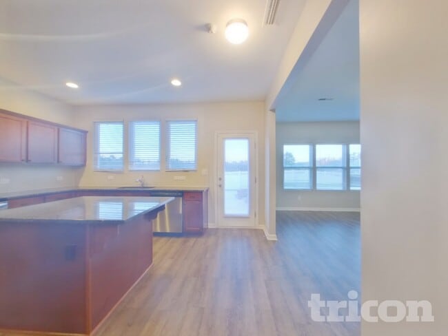 Building Photo - 3313 Pikes Peak Dr