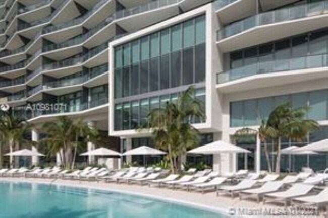 Foto del edificio - 460 NE 28th St