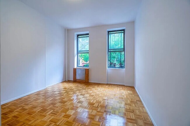 Foto del edificio - 230 E 83rd St