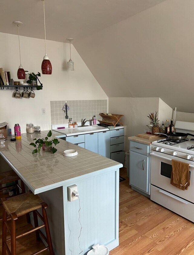 Primary Photo - 123 Roup Ave