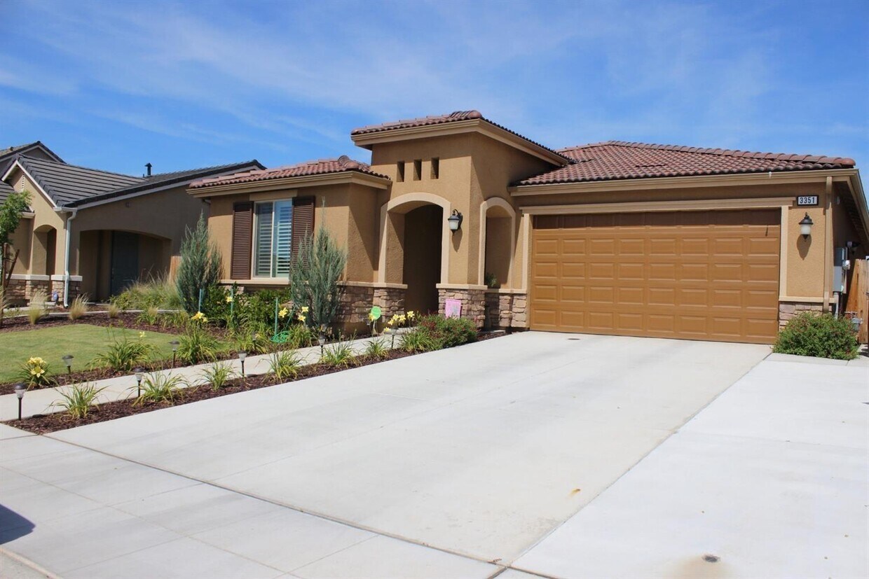 Foto principal - 3351 Cordova Ave