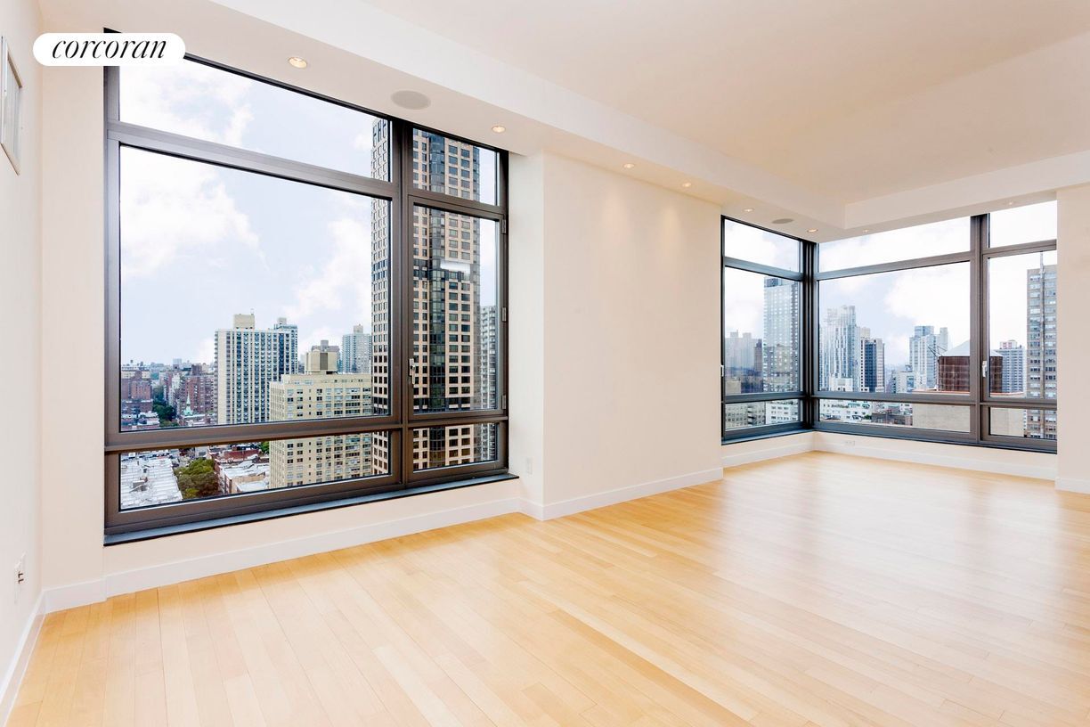 Foto principal - 450 E 83rd St