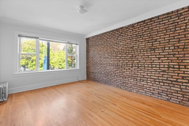Building Photo - 2453 N Clark St