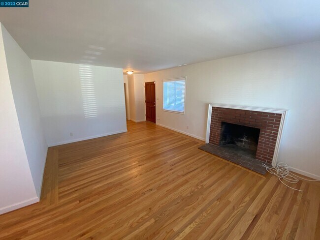 Building Photo - 152 Sequoia Dr