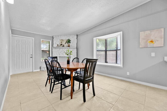 Building Photo - 5817 Hensley Drive