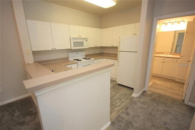 Building Photo - 9401 Crescent Loop Cir