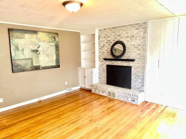 Building Photo - 700 Mial St