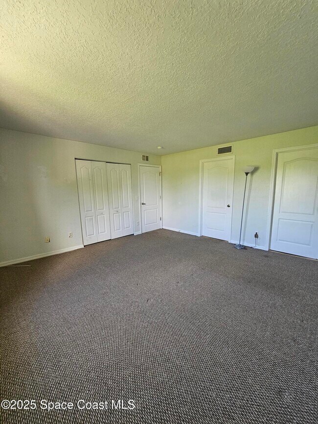 Foto del edificio - 2101 Forest Knoll Dr NE