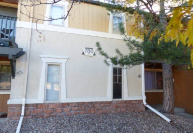 Primary Photo - 780 W Moorhead Cir