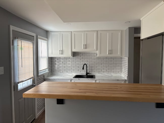 Foto del edificio - 136 Kenview Ave