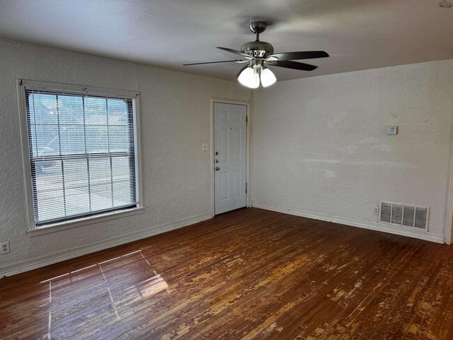 Building Photo - 3304 Sherwood Ln