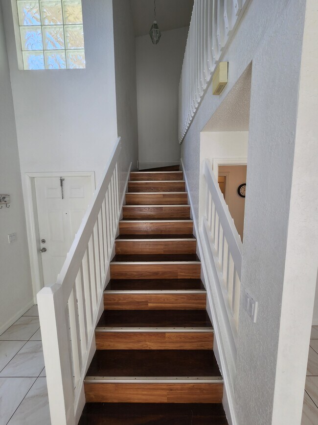 Building Photo - 4196 Pine Hollow Cir